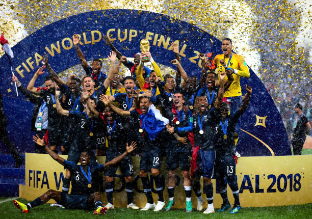 英国单独举 英国单独举